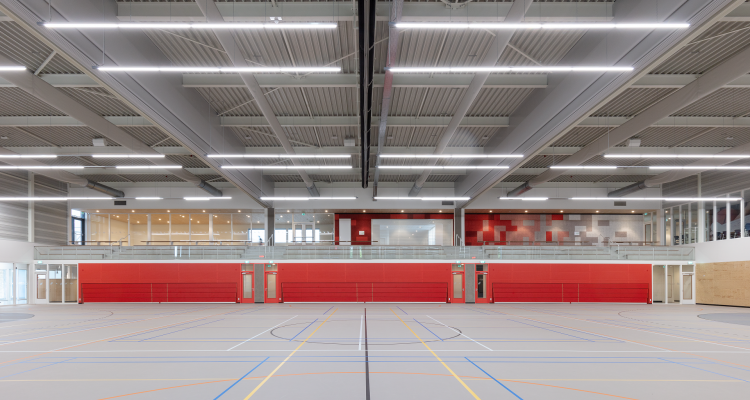 Sporthal, veld of zwembad huren?