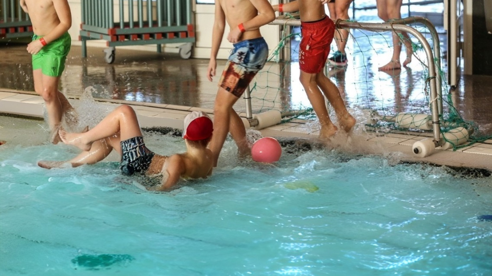 TIJE Watervoetbaltoernooi_zwembad_Tijenraan.jpg