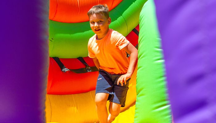 Springkussenfestijn jongen springkussen verkleind