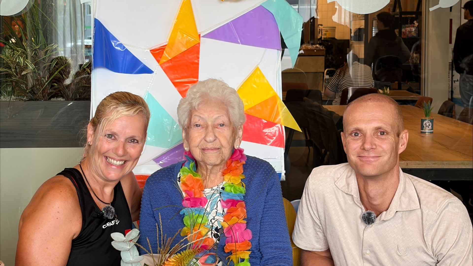Bep 98 jaar - Zwemmen bij Tijenraan_website