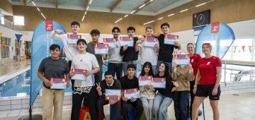 Leerlingen Taalschool Salland behalen zwemdiploma