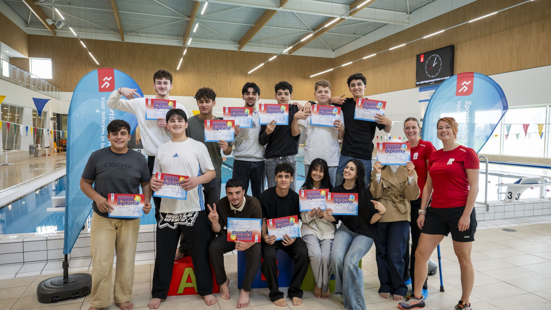 Taalschool Salland diplomazwemmen Tijenraan_groepsfoto